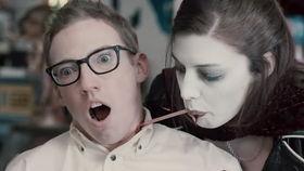 吸血鬼吸人血视频,揭秘吸血鬼吸血的真实瞬间