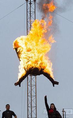 国外火烧活人视频,恐怖真相与道德拷问